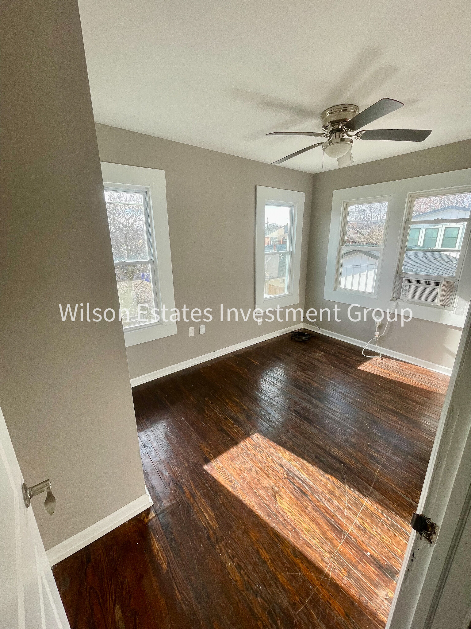 Building Photo - 1547 E Rich St