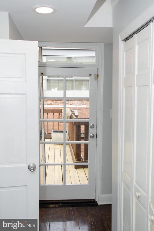 Primary Photo - 8 E Henrietta St