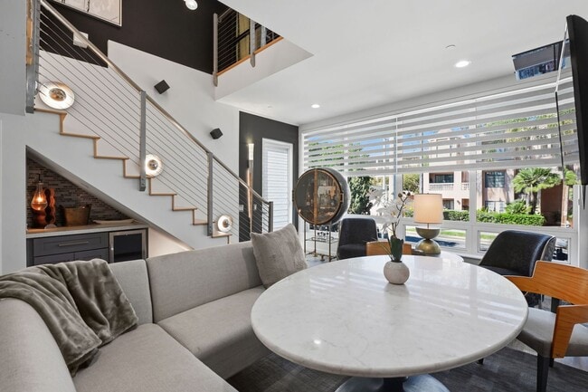 Building Photo - Furnished 2 bedroom