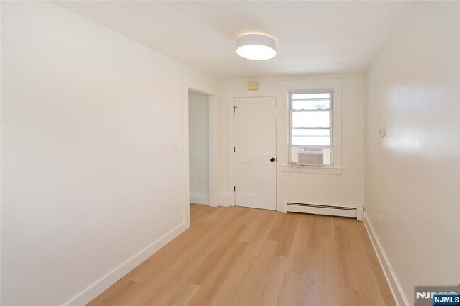 Building Photo - 244 Van Winkle Ave