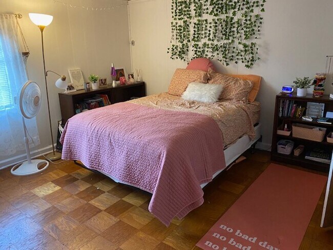 Building Photo - 5525 W Waters Dr