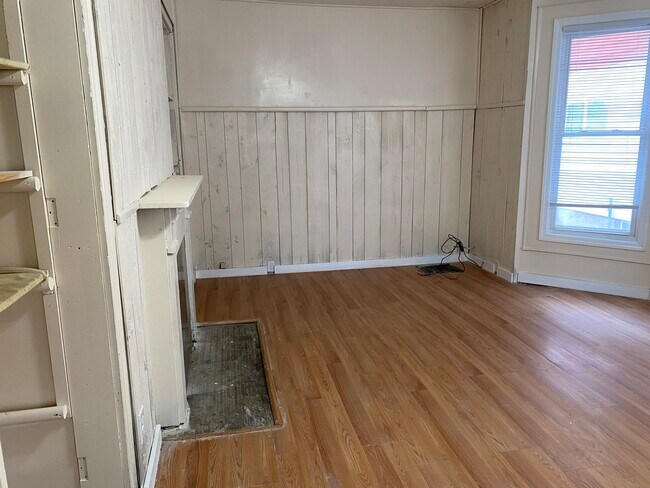 Building Photo - 127 Selye Terrace