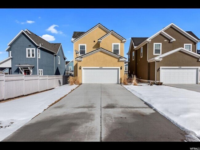 Building Photo - Great Daybreak Home Available March 1!