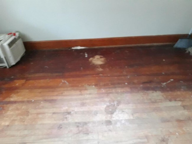 Building Photo - 2112 E Division St.