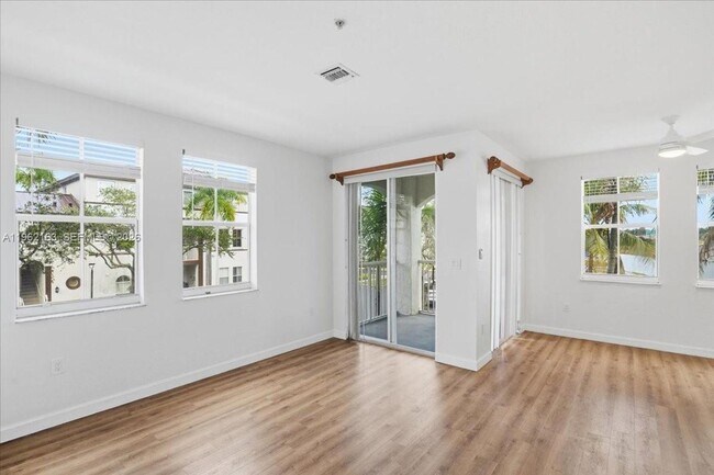 Building Photo - 4435 SW 160th Ave