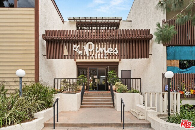 Building Photo - 6000 Canterbury Dr