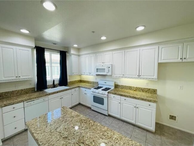 Building Photo - 33590 Willow Haven Ln