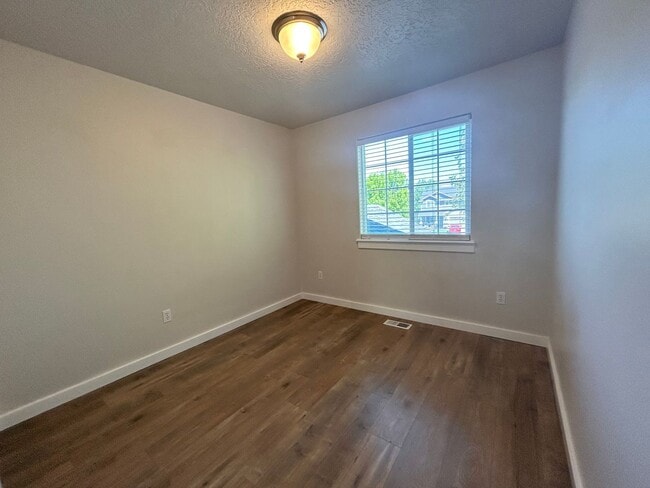 Building Photo - Beautiful4 Bedroom Home in Kuna
