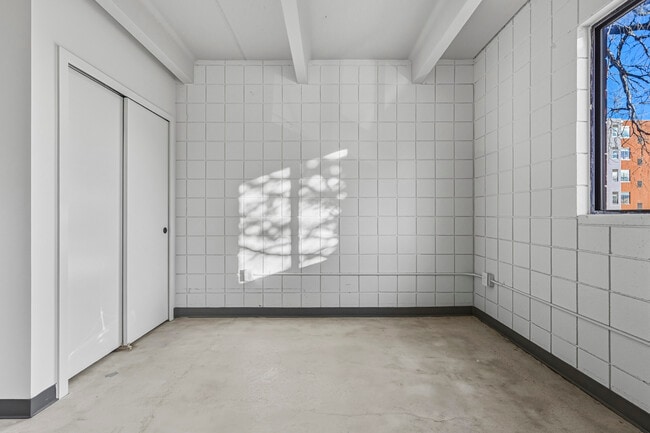 Building Photo - 415 S Weber St