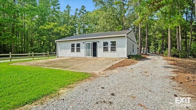 Building Photo - Gorgeous Waterfront Property with 4 Bedroo...
