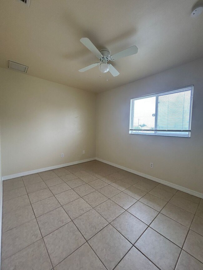 Building Photo - Welcome Home! Spacious 3-Bedroom, 2-Bathro...