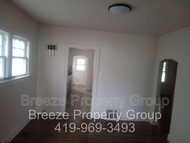 Building Photo - 2920 Elm St