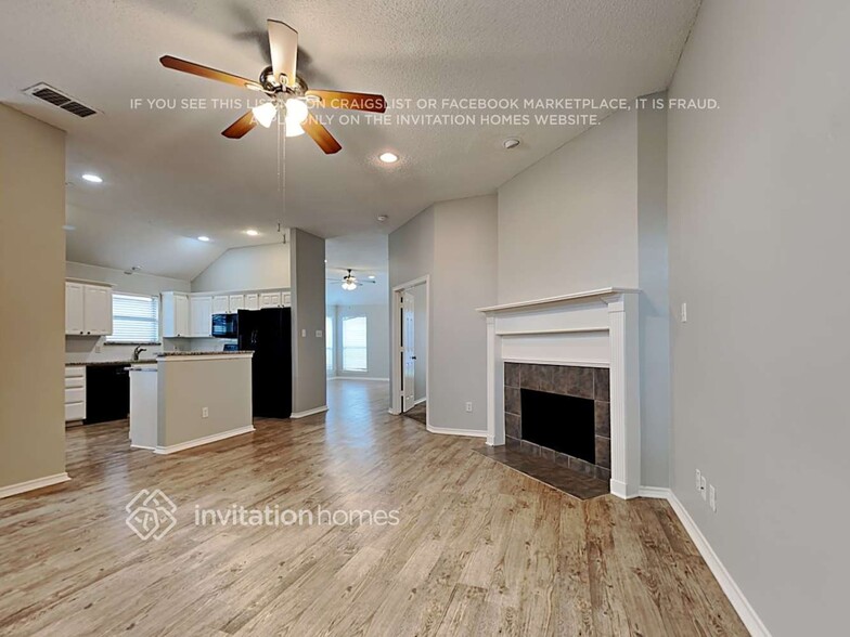 Building Photo - 1117 Park Glen