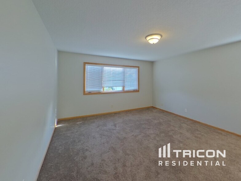 Building Photo - 22209 Red Oak Dr