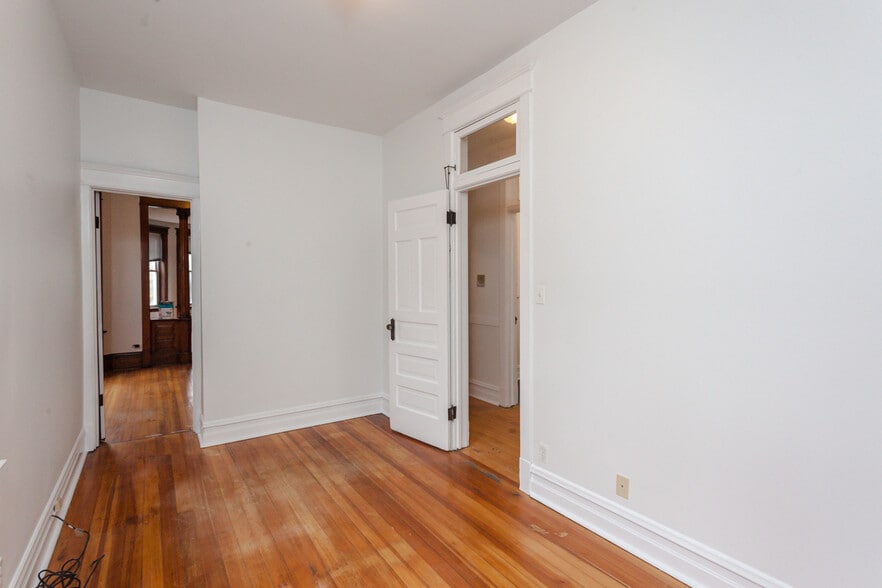 Building Photo - 3239 N Clifton Ave