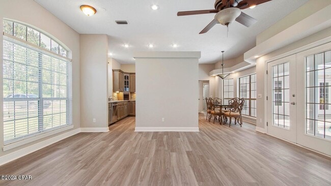 Building Photo - 104 Colony Harbour Rd