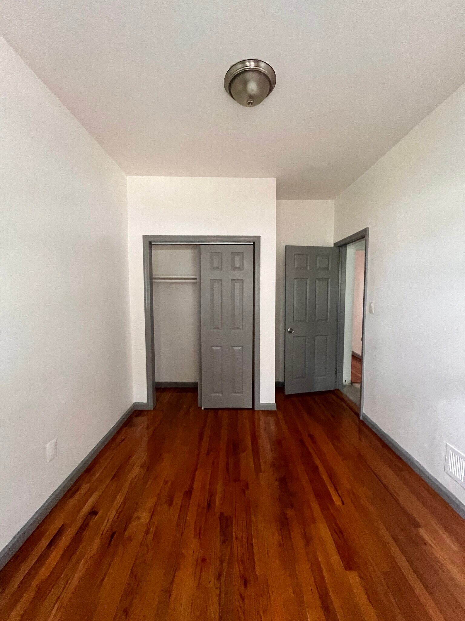 Building Photo - 133 Mallory Ave