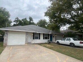 Building Photo - Check this out!!! Great duplex ready for y...