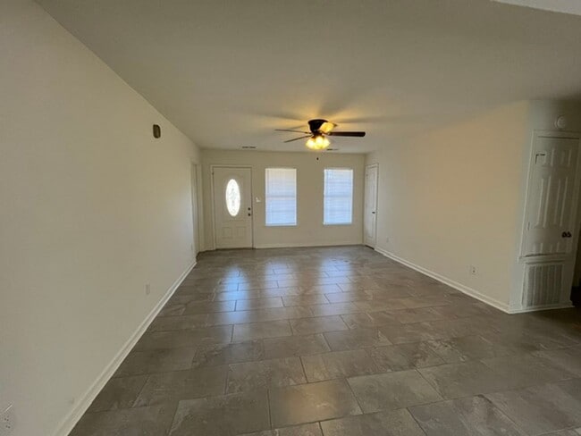 Building Photo - 1030 Simpson Cove