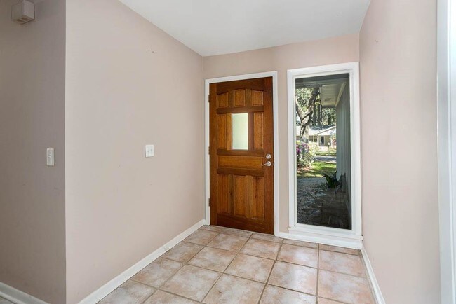 Building Photo - 303 Reynoso Ave