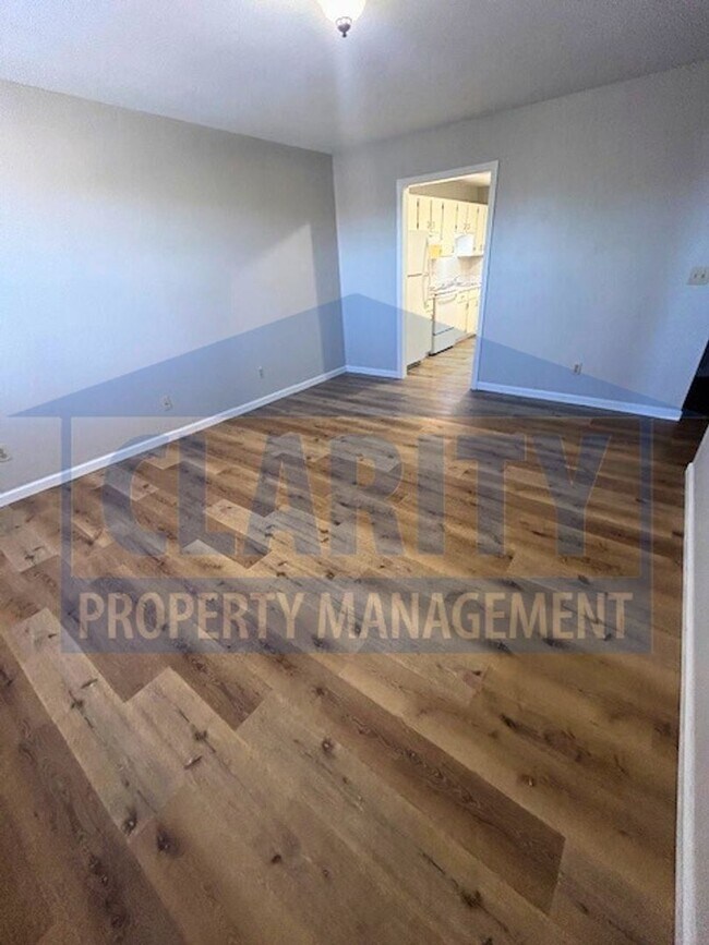 Building Photo - 3014/3016 Blue Springs Rd