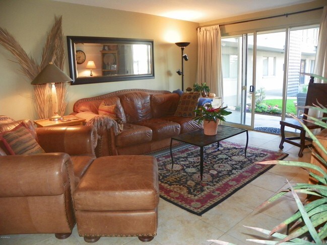 Building Photo - 6815 E 2nd St