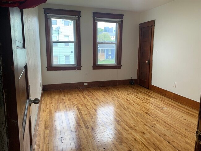 Building Photo - 27 Granby Rd