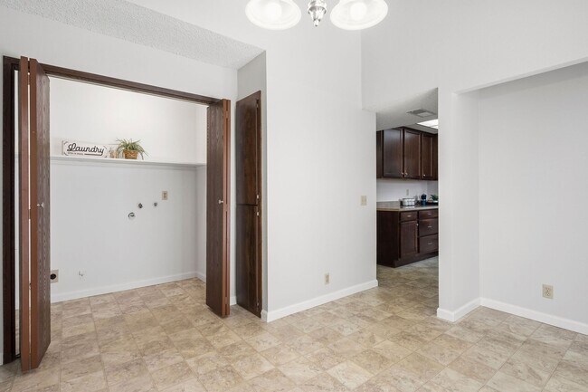 Building Photo - 7235 Cinnamon Cir