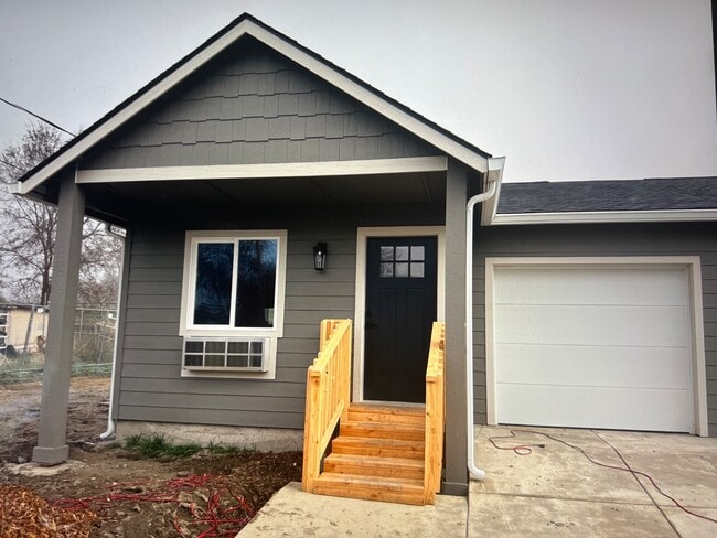 Building Photo - Division St