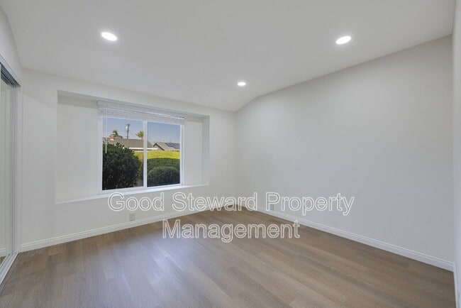 Building Photo - 5111 Roxborough Dr