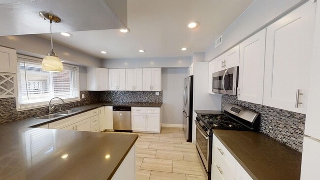 Building Photo - Large Bedrooms & Steps from SDSU – Spacious Homes in Prime College Area