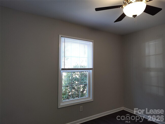 Building Photo - 2831 Mayfair Ave