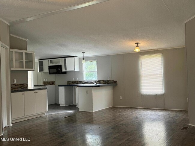 Building Photo - 5575 Robin Wood Rd