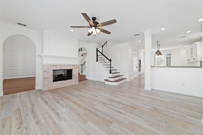 Building Photo - 2719 Oakland Dr
