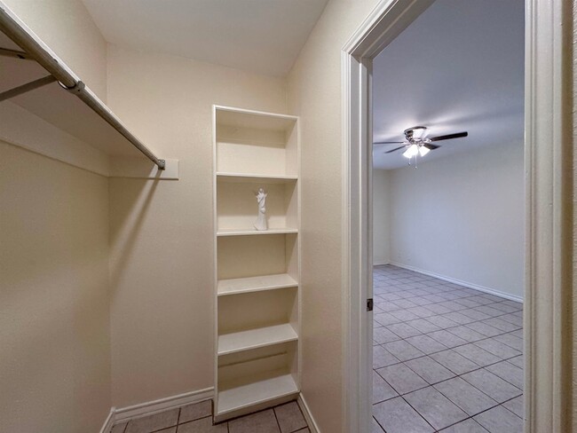 Building Photo - 304 Anthony Ln