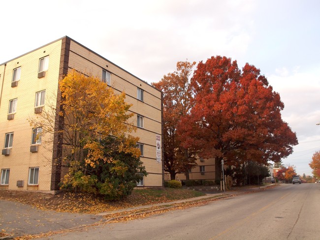 Building Photo - Gardens of Mt. Airy