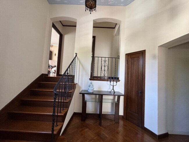 Building Photo - Spacious Spanish-Styled 3Bed/2Bath SFH For Rent in the Desirable City of Alameda, Ca!!!