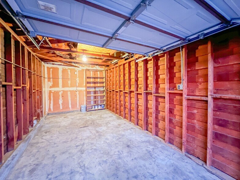 Building Photo - 2703 N Dell St