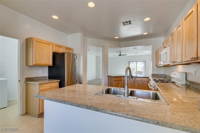 Building Photo - 4013 Gliding Gulls Ave