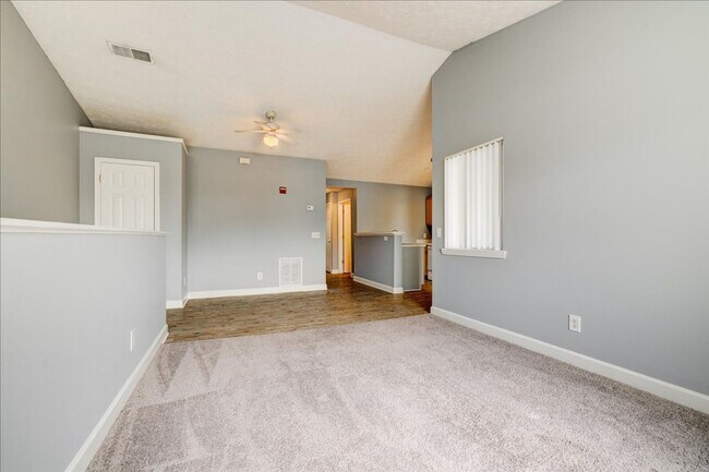 Building Photo - **2 bedroom 2 bath $1199/mo***Evansville, IN*** Pet Friendly**Vaulted Ceilings