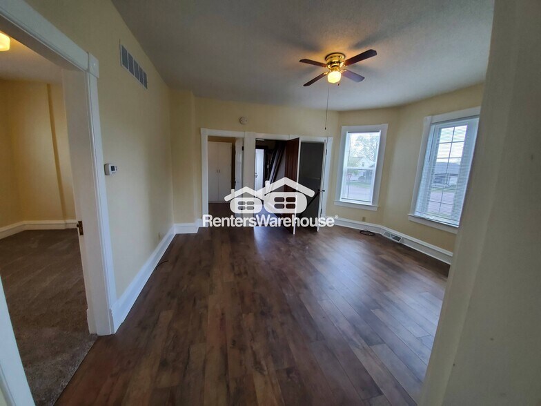 Building Photo - 108 3rd St W