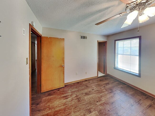 Building Photo - 3328 Shuster Cove