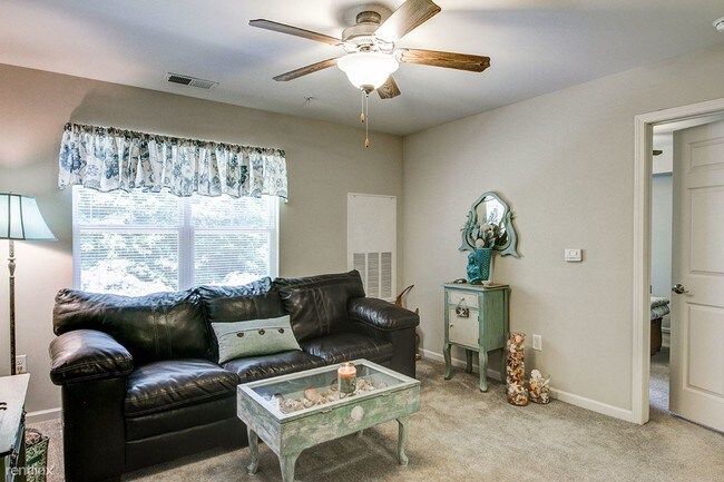 Building Photo - 2 br, 1 bath Apartment - Tooley Place