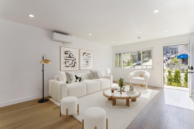 Building Photo - 713 New Depot St