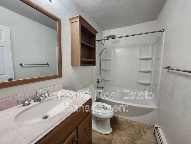 Building Photo - 825 N Park St