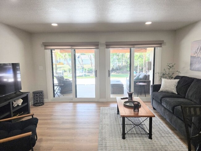 Building Photo - 65 Beach Ln