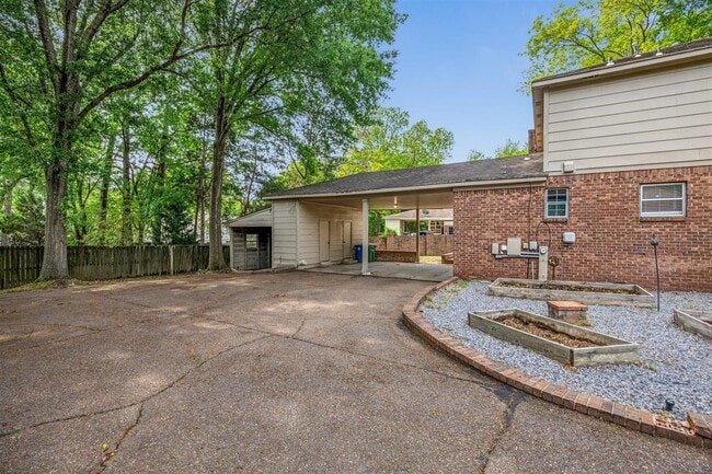 Building Photo - 2232 Burfordi Ln