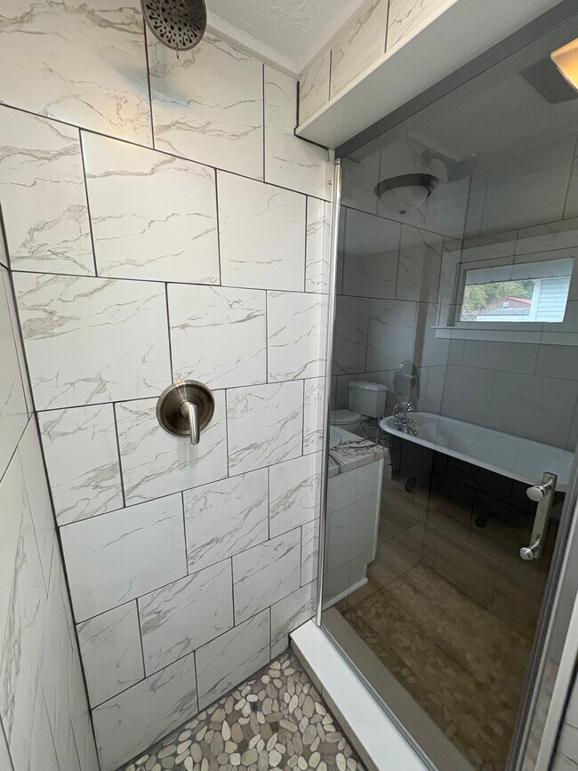 Building Photo - 412 Emerick St