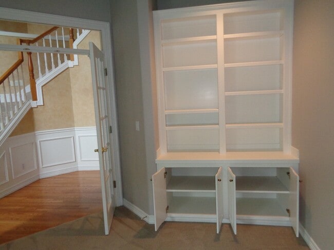 Building Photo - 17083 SW Arbutus Dr