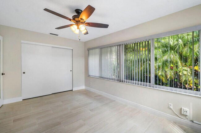 Building Photo - 188 Moccasin Trail N